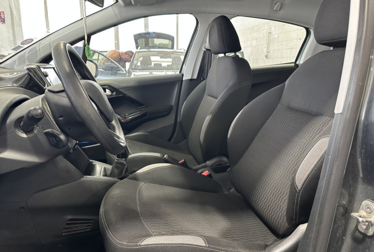 Peugeot 208 1.0 Puretech 68 / Courroie faite fin 2025 / Régulateur / Climatisation