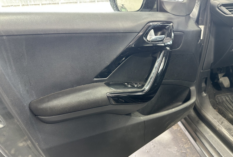 Peugeot 208 1.0 Puretech 68 / Courroie faite fin 2025 / Régulateur / Climatisation