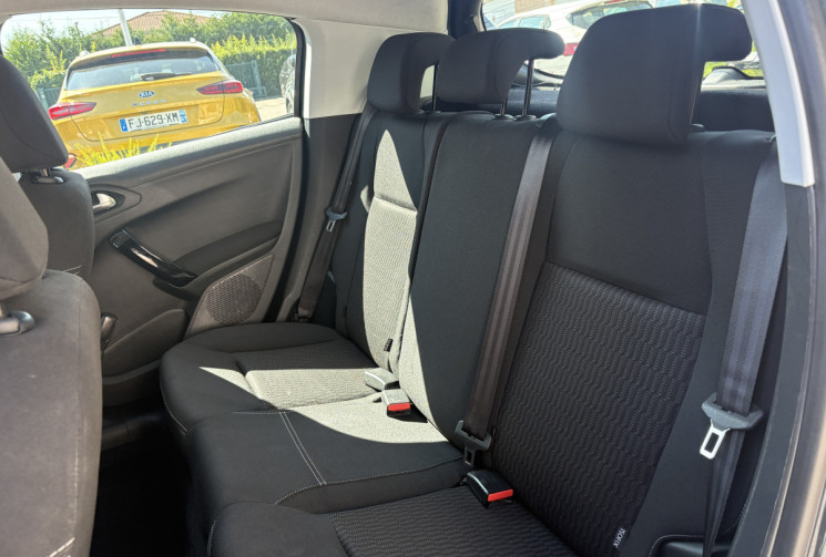 Peugeot 208  1.5 BlueHDi 100 ch Active