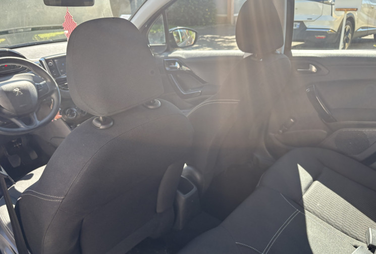 Peugeot 208  1.5 BlueHDi 100 ch Active