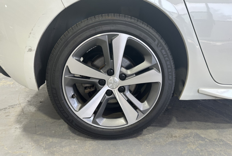 Peugeot 308 1.2 PURETECH 130 GT LINE / DISTRIBUTION OK