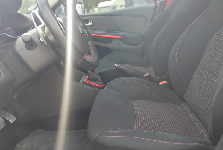 Renault Clio IV RS 1.6 Turbo EDC6 200 cv