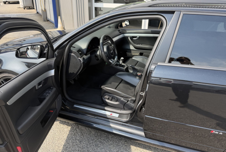 Audi RS4 4.2 FSI V8 QUATTRO 420
