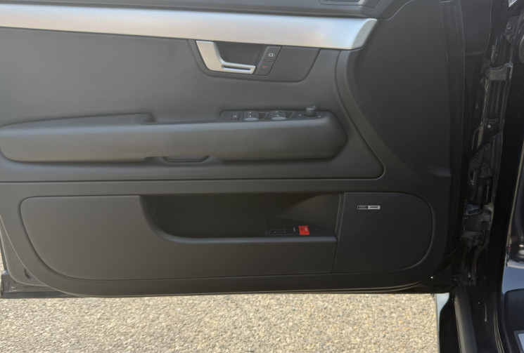 Audi RS4 4.2 FSI V8 QUATTRO 420