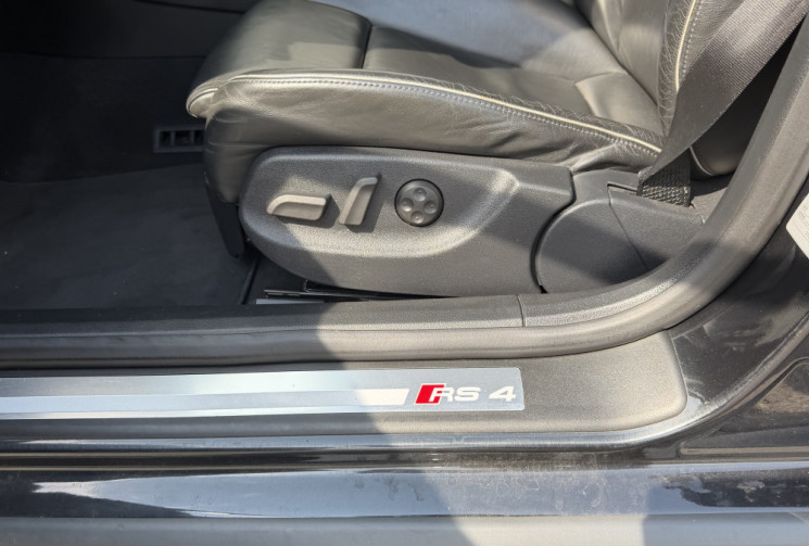 Audi RS4 4.2 FSI V8 QUATTRO 420
