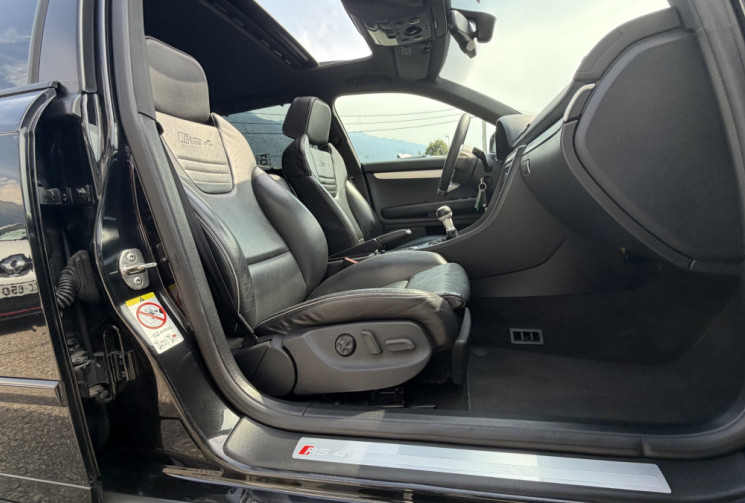 Audi RS4 4.2 FSI V8 QUATTRO 420