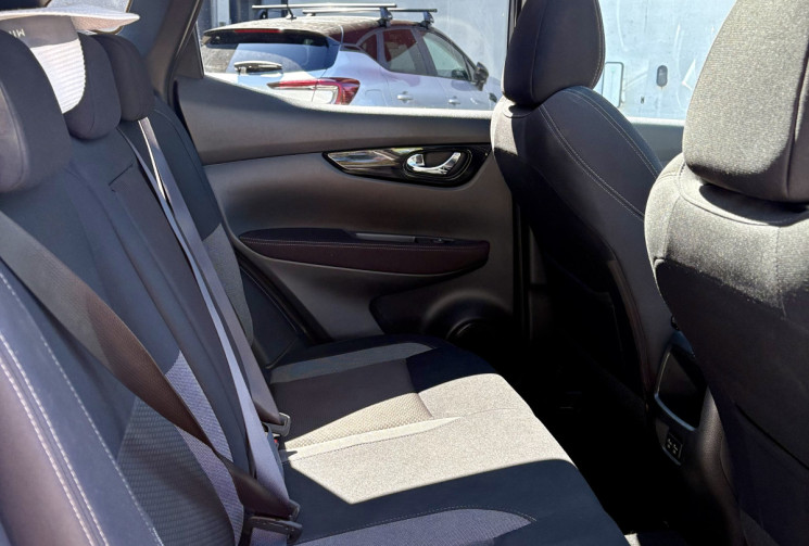 Nissan Qashqai 1.5 DCI N-Connecta 115 DCT / Suivi Nissan / Caméra 360 / Toit Pano / CarPlay 