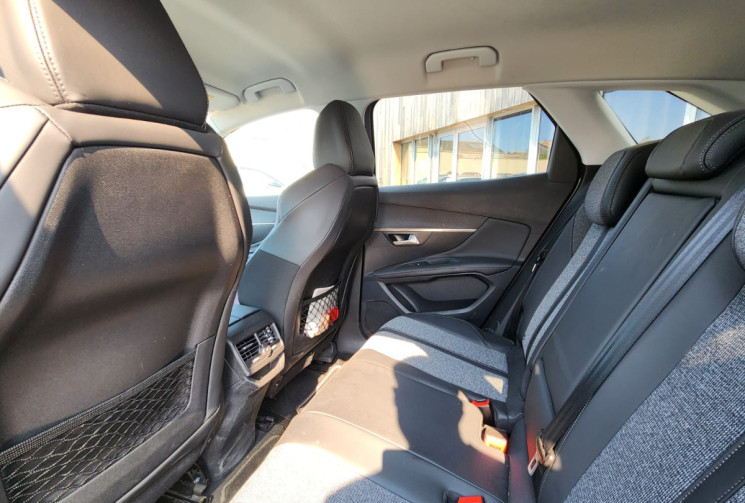 Peugeot 3008 1.2THP EAT6 S&S 130 / BOITE AUTO / ENTRETIEN SUIVI / COURROIE A JOUR / GARANTIE 12 MOIS