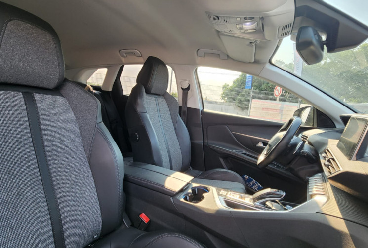 Peugeot 3008 1.2THP EAT6 S&S 130 / BOITE AUTO / ENTRETIEN SUIVI / COURROIE A JOUR / GARANTIE 12 MOIS