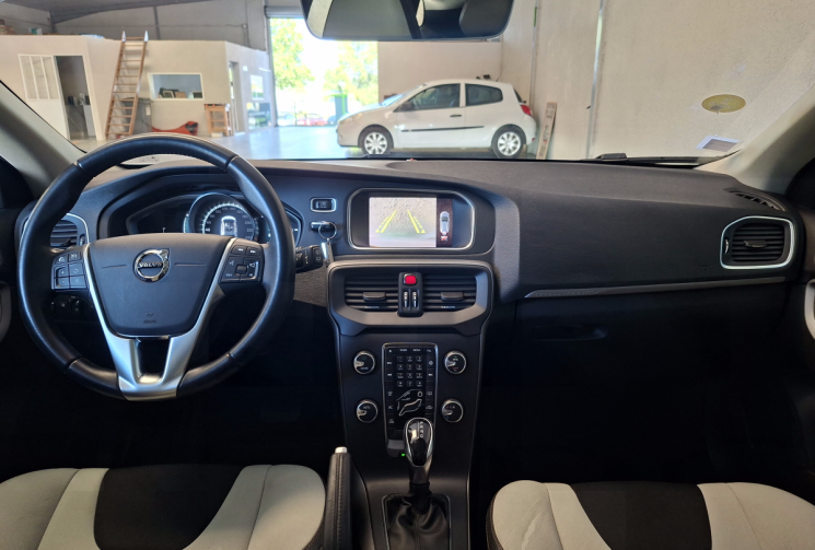 Volvo V40 D2 2.0 TDi 120 CROSS COUNTRY MOMENTUM PRO GEARTRONIC S&S / ENTRETIEN A JOUR