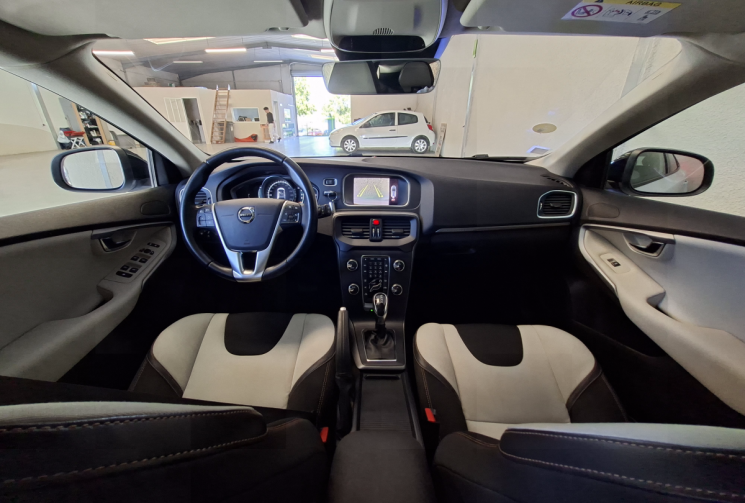 Volvo V40 D2 2.0 TDi 120 CROSS COUNTRY FINITION PRO GEARTRONIC S&S / ENTRETIEN A JOUR