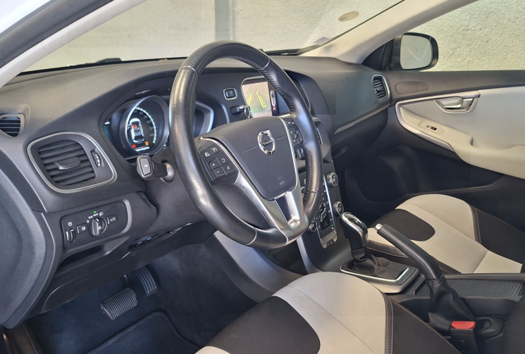 Volvo V40 D2 2.0 TDi 120 CROSS COUNTRY FINITION PRO GEARTRONIC S&S / ENTRETIEN A JOUR