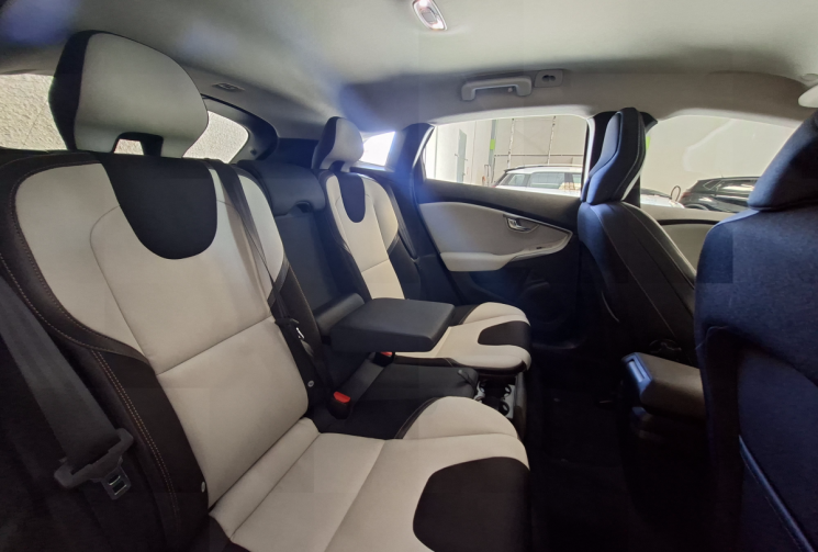 Volvo V40 D2 2.0 TDi 120 CROSS COUNTRY FINITION PRO GEARTRONIC S&S / ENTRETIEN A JOUR