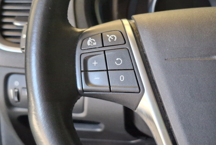 Volvo V40 D2 2.0 TDi 120 CROSS COUNTRY FINITION PRO GEARTRONIC S&S / ENTRETIEN A JOUR