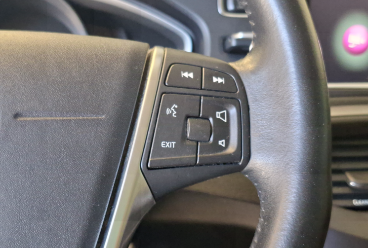 Volvo V40 D2 2.0 TDi 120 CROSS COUNTRY FINITION PRO GEARTRONIC S&S / ENTRETIEN A JOUR