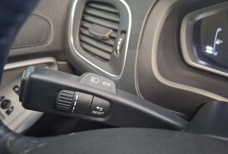 Volvo V40 D2 2.0 TDi 120 CROSS COUNTRY FINITION PRO GEARTRONIC S&S / ENTRETIEN A JOUR