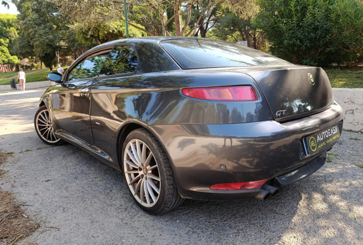 Alfa Romeo GT 1.9 JTD 150 CH - Bose - Cuir chauffant - Radars - Distribution à jour !