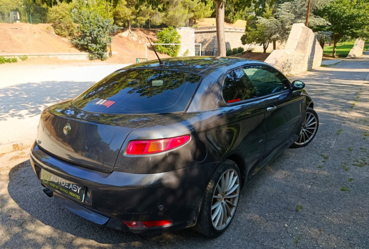 Alfa Romeo GT 1.9 JTD 150 CH - Bose - Cuir chauffant - Radars - Distribution à jour !