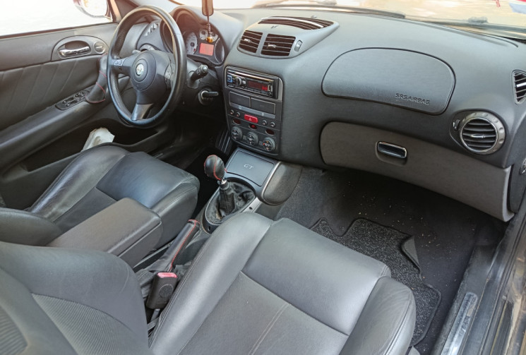 Alfa Romeo GT 1.9 JTD 150 CH - Bose - Cuir chauffant - Radars - Distribution à jour !