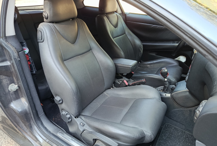 Alfa Romeo GT 1.9 JTD 150 CH - Bose - Cuir chauffant - Radars - Distribution à jour !