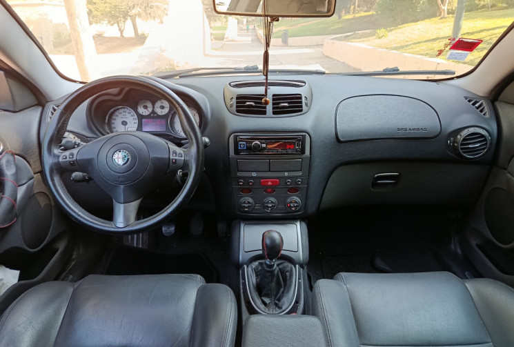 Alfa Romeo GT 1.9 JTD 150 CH - Bose - Cuir chauffant - Radars - Distribution à jour !