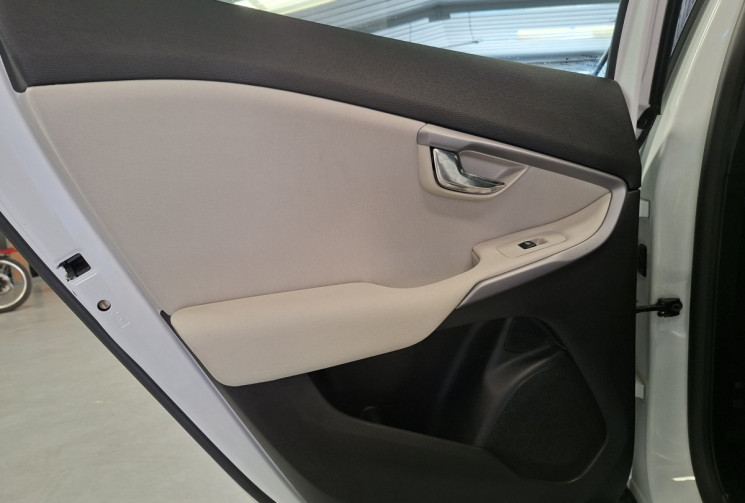 Volvo V40 D2 2.0 TDi 120 CROSS COUNTRY MOMENTUM PRO GEARTRONIC S&S / ENTRETIEN A JOUR