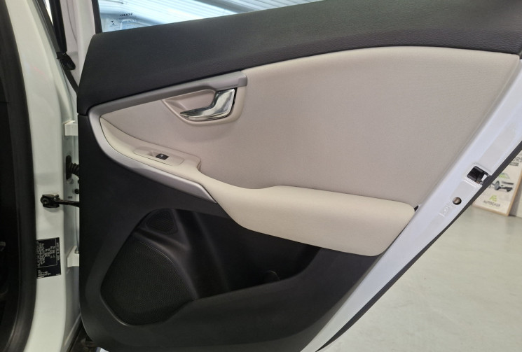 Volvo V40 D2 2.0 TDi 120 CROSS COUNTRY MOMENTUM PRO GEARTRONIC S&S / ENTRETIEN A JOUR