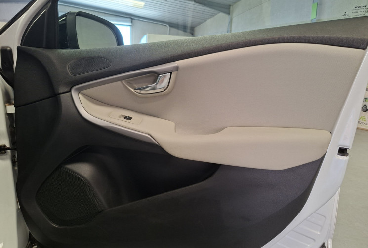 Volvo V40 D2 2.0 TDi 120 CROSS COUNTRY FINITION PRO GEARTRONIC S&S / ENTRETIEN A JOUR