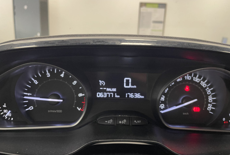 Peugeot 208 STYLE 1.2 82 cv Radar AR Clim Bluetooth GPS / Courroie changé