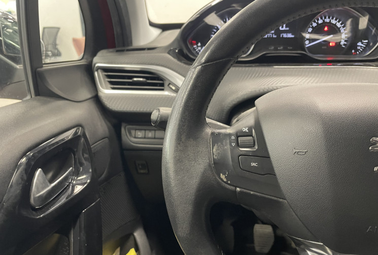 Peugeot 208 STYLE 1.2 82 cv Radar AR Clim Bluetooth GPS / Courroie changé