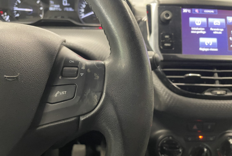 Peugeot 208 STYLE 1.2 82 cv Radar AR Clim Bluetooth GPS / Courroie changé