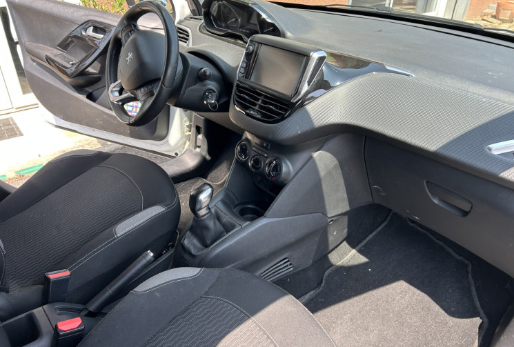Peugeot 208 Style 1.6 Hdi 75 cv Distribution neuve