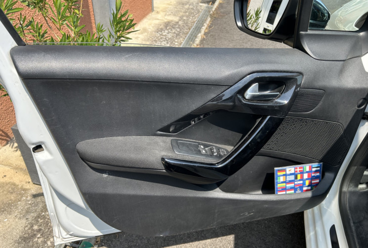 Peugeot 208 Style 1.6 Hdi 75 cv Distribution neuve