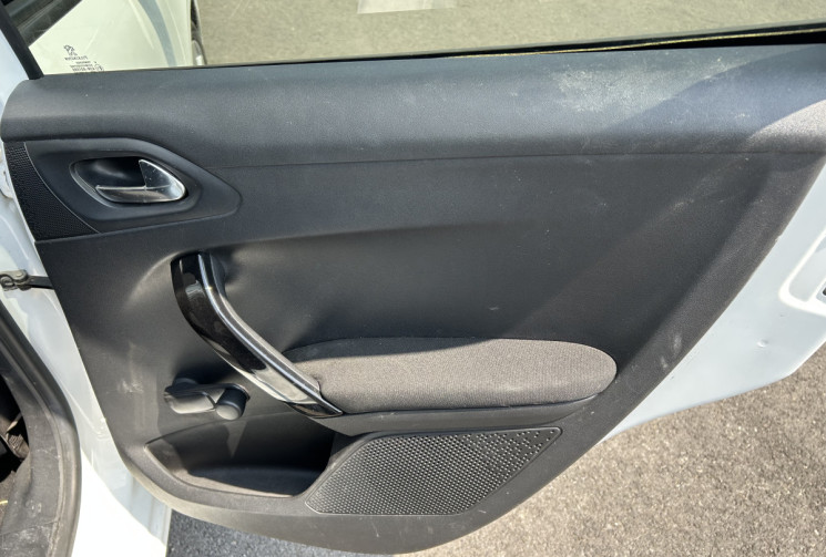 Peugeot 208 Style 1.6 Hdi 75 cv Distribution neuve