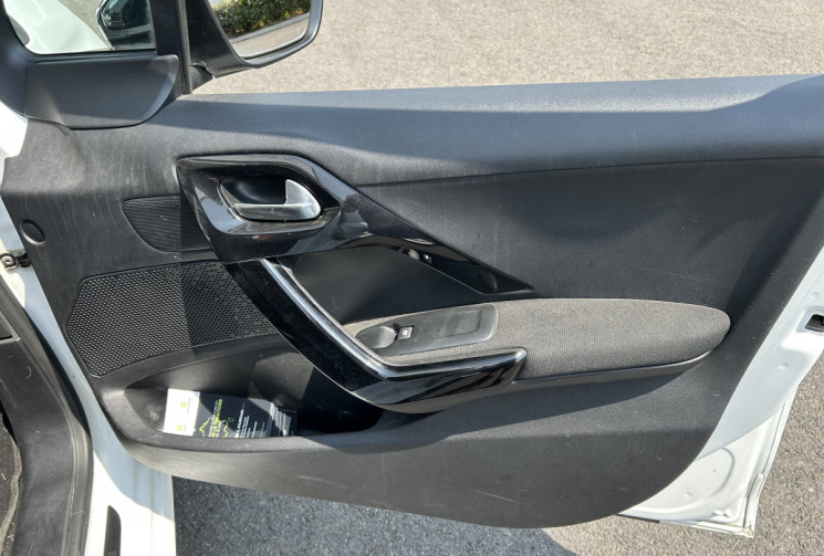 Peugeot 208 Style 1.6 Hdi 75 cv Distribution neuve