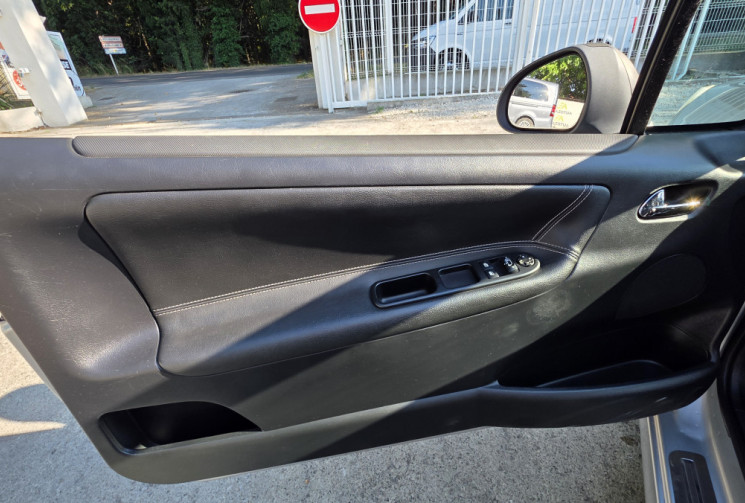 Peugeot 207 CC 1.6 16V  VTI FELINE BVA 120Ch / faible kilometrage 