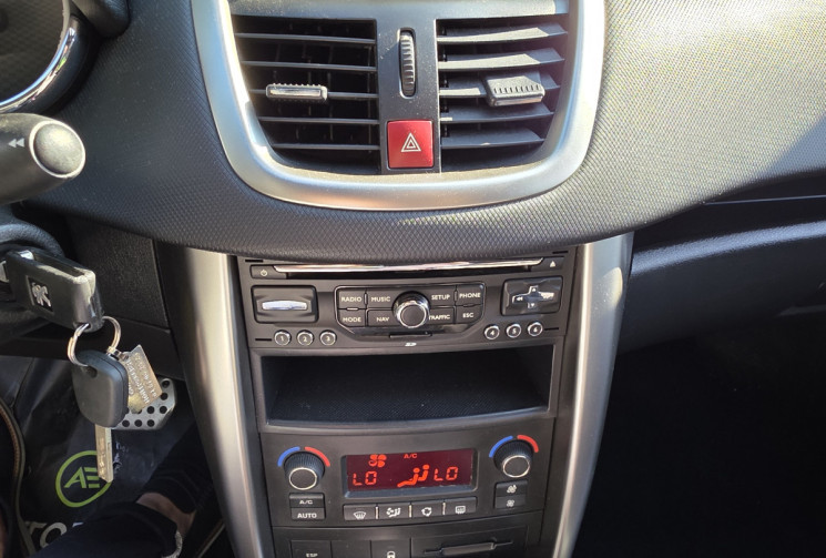Peugeot 207 CC 1.6 16V  VTI FELINE BVA 120Ch / faible kilometrage 