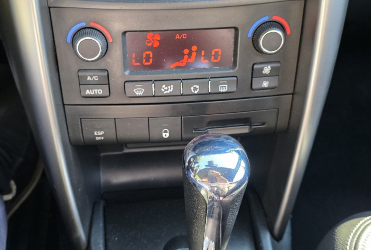 Peugeot 207 CC 1.6 16V  VTI FELINE BVA 120Ch / faible kilometrage 