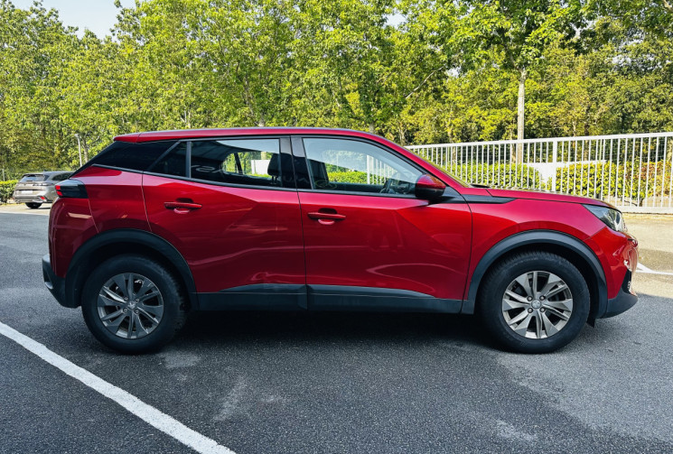 Peugeot 2008 1.2 100ch Allure Kit distribution remplacé / Attelage / Entretien Peugeot / Renault