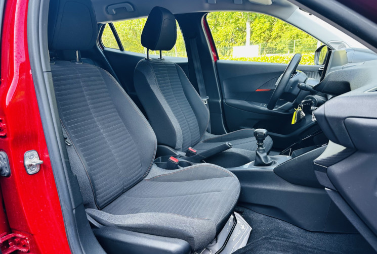 Peugeot 2008 1.2 100ch Allure Kit distribution remplacé / Attelage / Entretien Peugeot / Renault