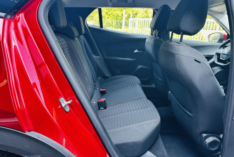 Peugeot 2008 1.2 100ch Allure Kit distribution remplacé / Attelage / Entretien Peugeot / Renault