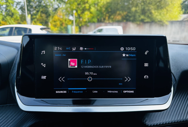 Peugeot 2008 1.2 100ch Allure Kit distribution remplacé / Attelage / Entretien Peugeot / Renault