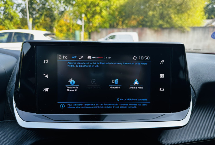 Peugeot 2008 1.2 100ch Allure Kit distribution remplacé / Attelage / Entretien Peugeot / Renault
