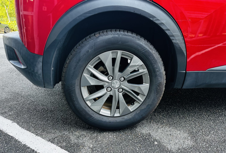Peugeot 2008 1.2 100ch Allure Kit distribution remplacé / Attelage / Entretien Peugeot / Renault