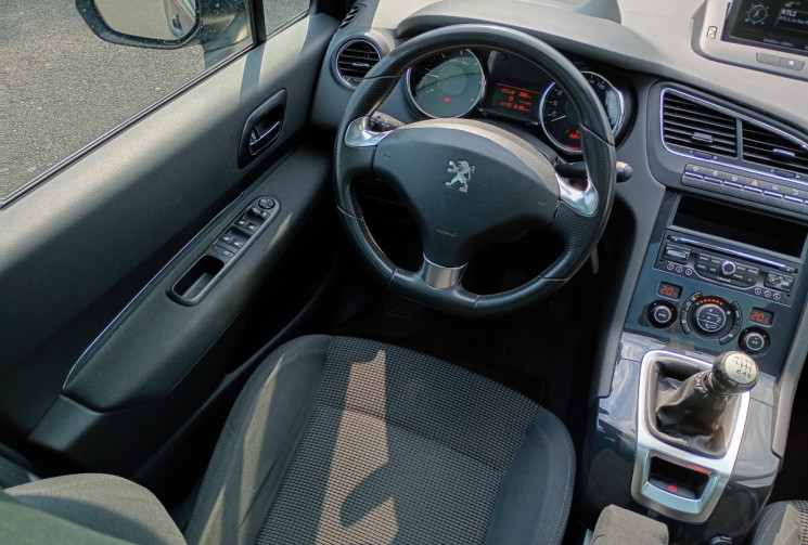 Peugeot 5008 2.0 HDI 150 - ALLURE - 7 Places