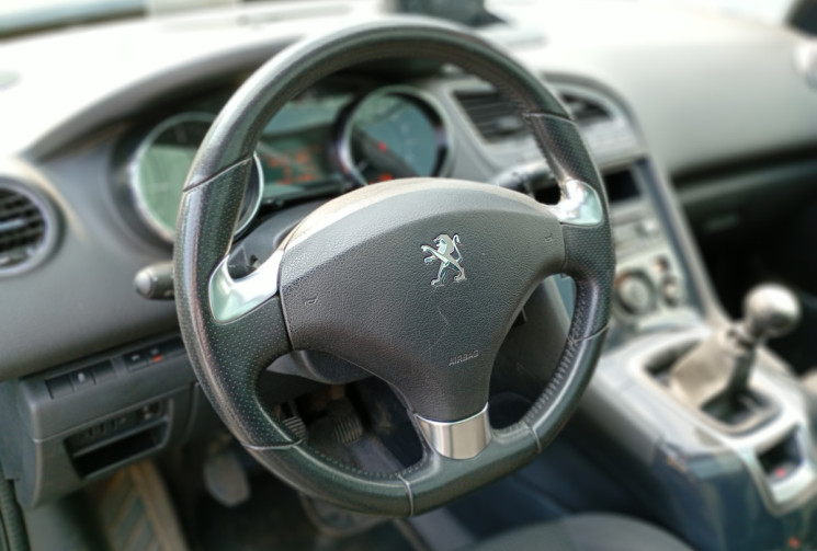 Peugeot 5008 2.0 HDI 150 - ALLURE - 7 Places