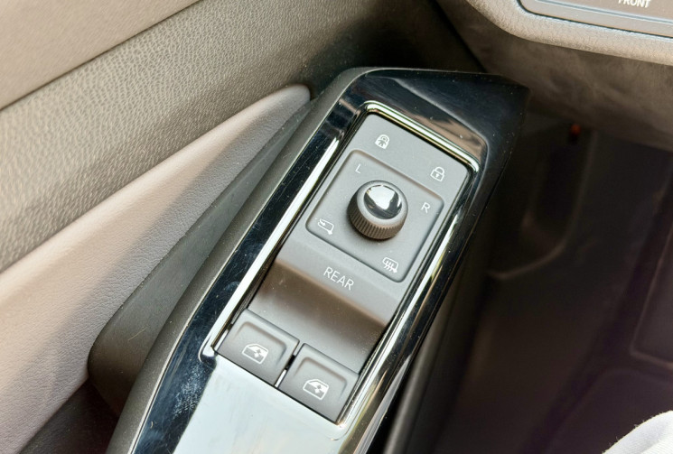 Volkswagen ID.4 Pro 77 kWh Life Max 286 ch / Toit Panoramique / Caméra / CarPlay / 1ère main