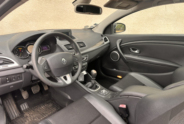 Renault Megane III Coupé 2.0 dCi FAP 160 cv BVM6 / 1ERE MAIN