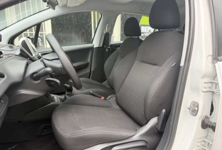 Peugeot 208 1.6 BlueHDI 75 / Ecran Android Auto / Dossier entretien / Garantie 6 mois