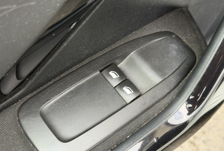 Peugeot 208 1.6 BlueHDI 75 / Ecran Android Auto / Dossier entretien / Garantie 6 mois
